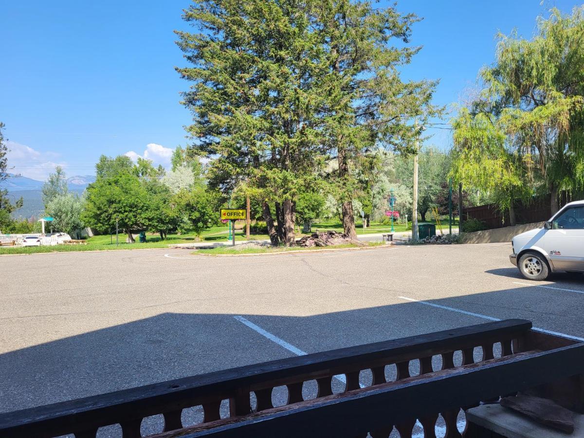Alpen Motel Radium Hot Springs Bagian luar foto
