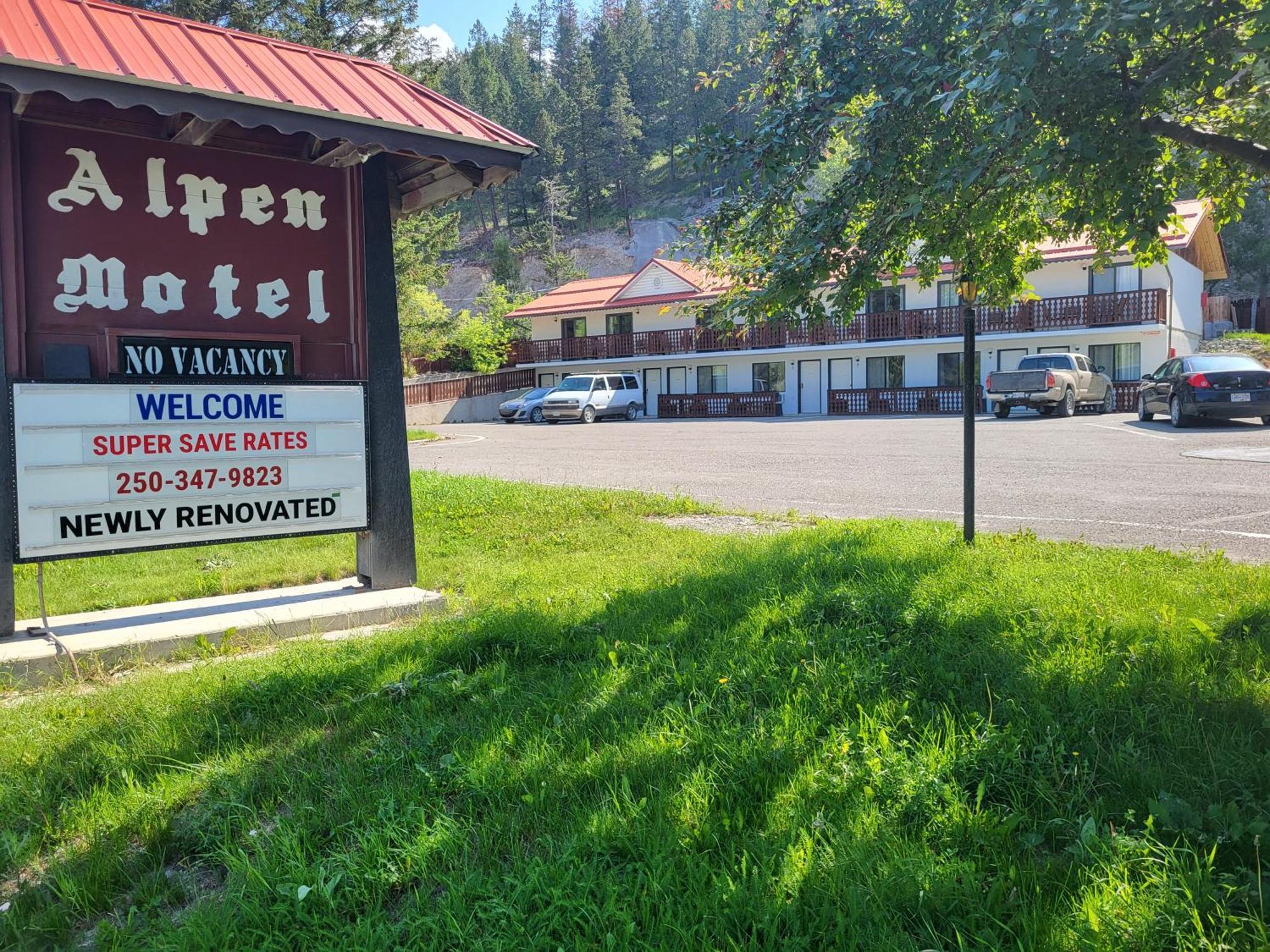 Alpen Motel Radium Hot Springs Bagian luar foto