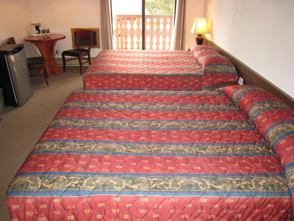 Alpen Motel Radium Hot Springs Ruang foto