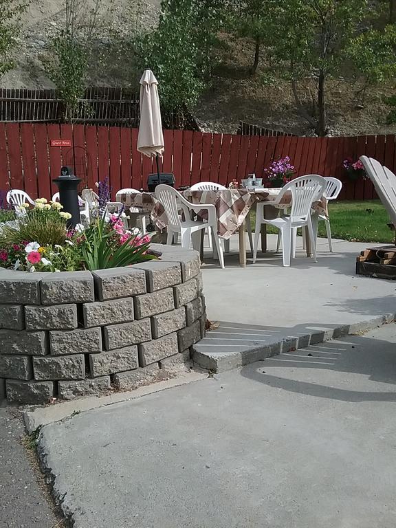Alpen Motel Radium Hot Springs Bagian luar foto