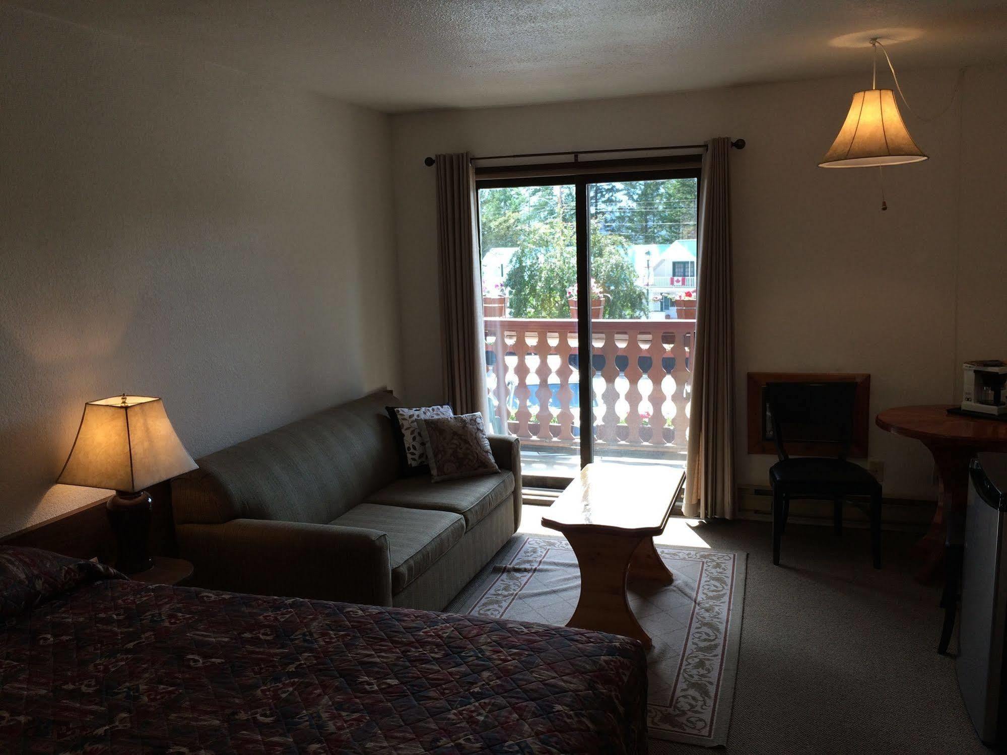 Alpen Motel Radium Hot Springs Bagian luar foto