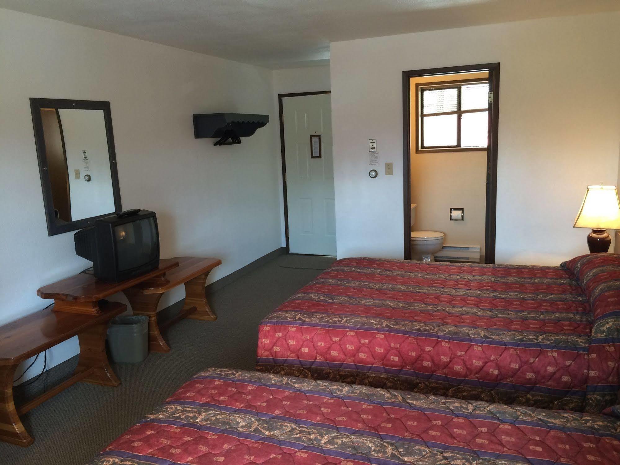 Alpen Motel Radium Hot Springs Bagian luar foto