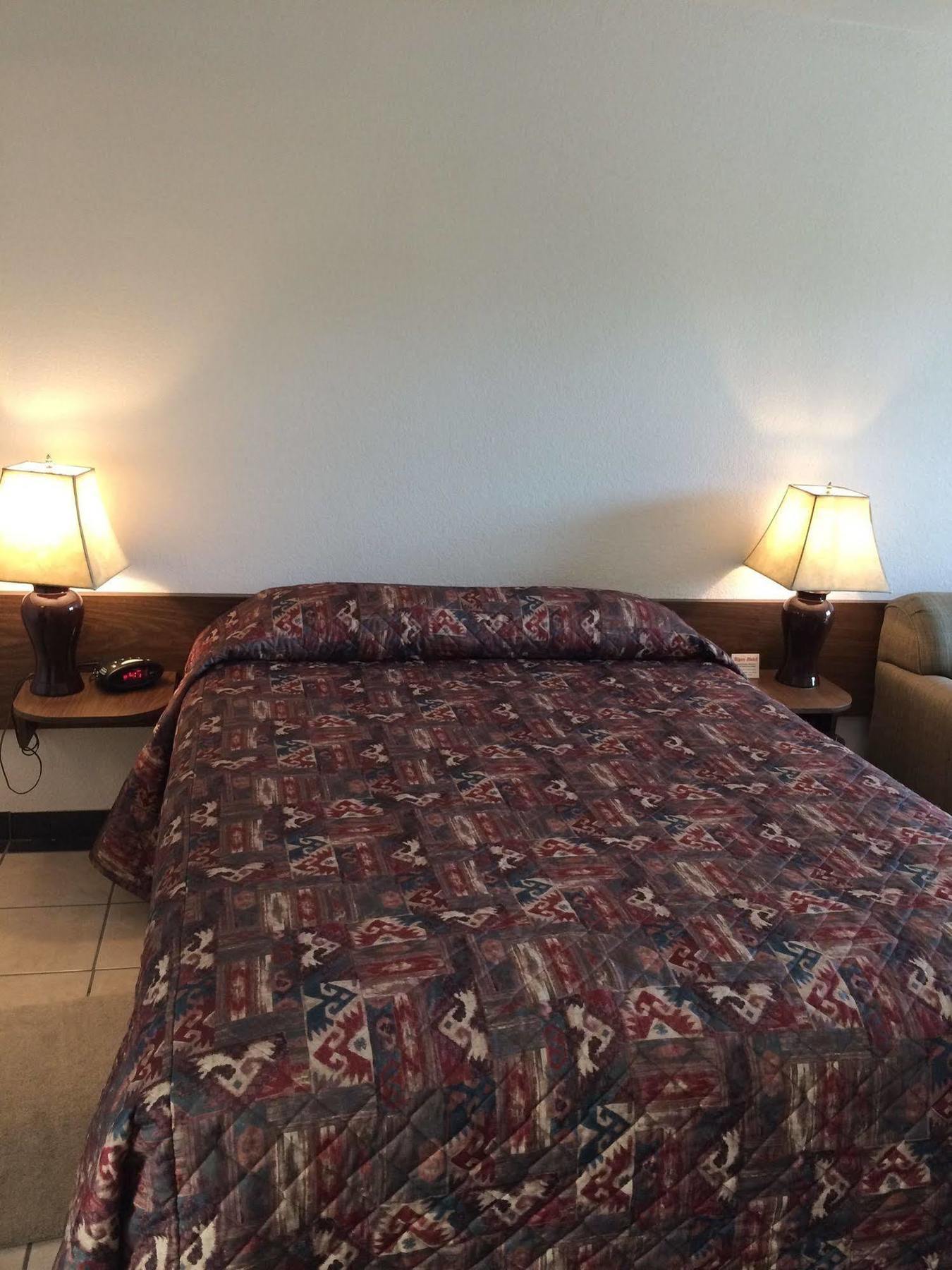 Alpen Motel Radium Hot Springs Bagian luar foto