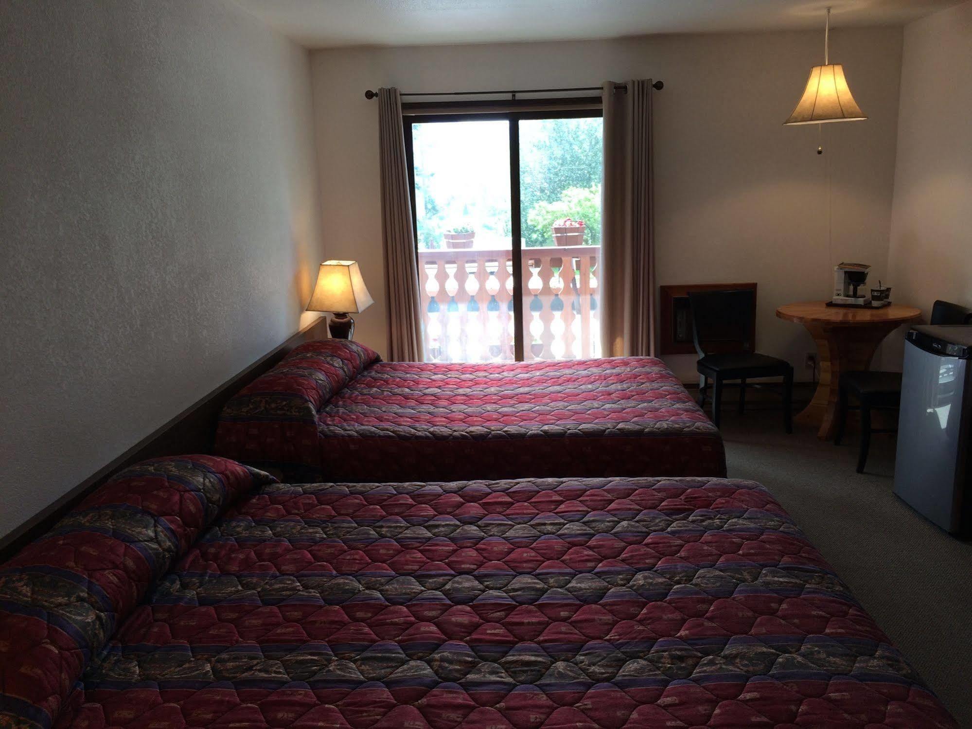 Alpen Motel Radium Hot Springs Bagian luar foto