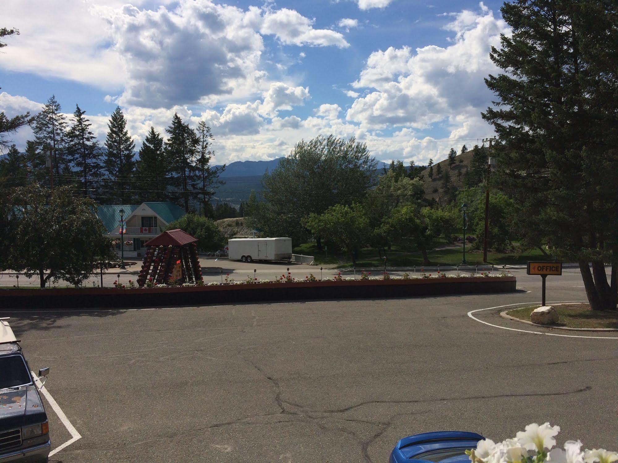 Alpen Motel Radium Hot Springs Bagian luar foto