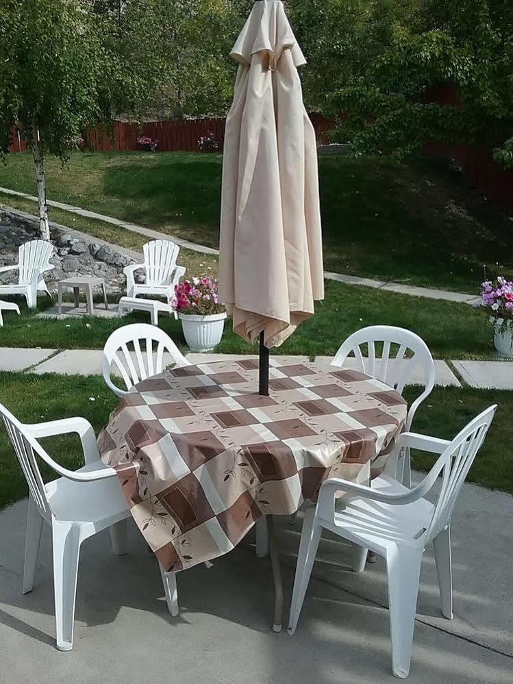 Alpen Motel Radium Hot Springs Bagian luar foto