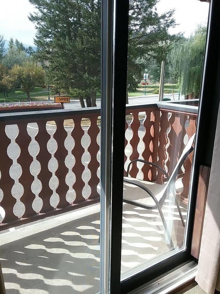 Alpen Motel Radium Hot Springs Bagian luar foto